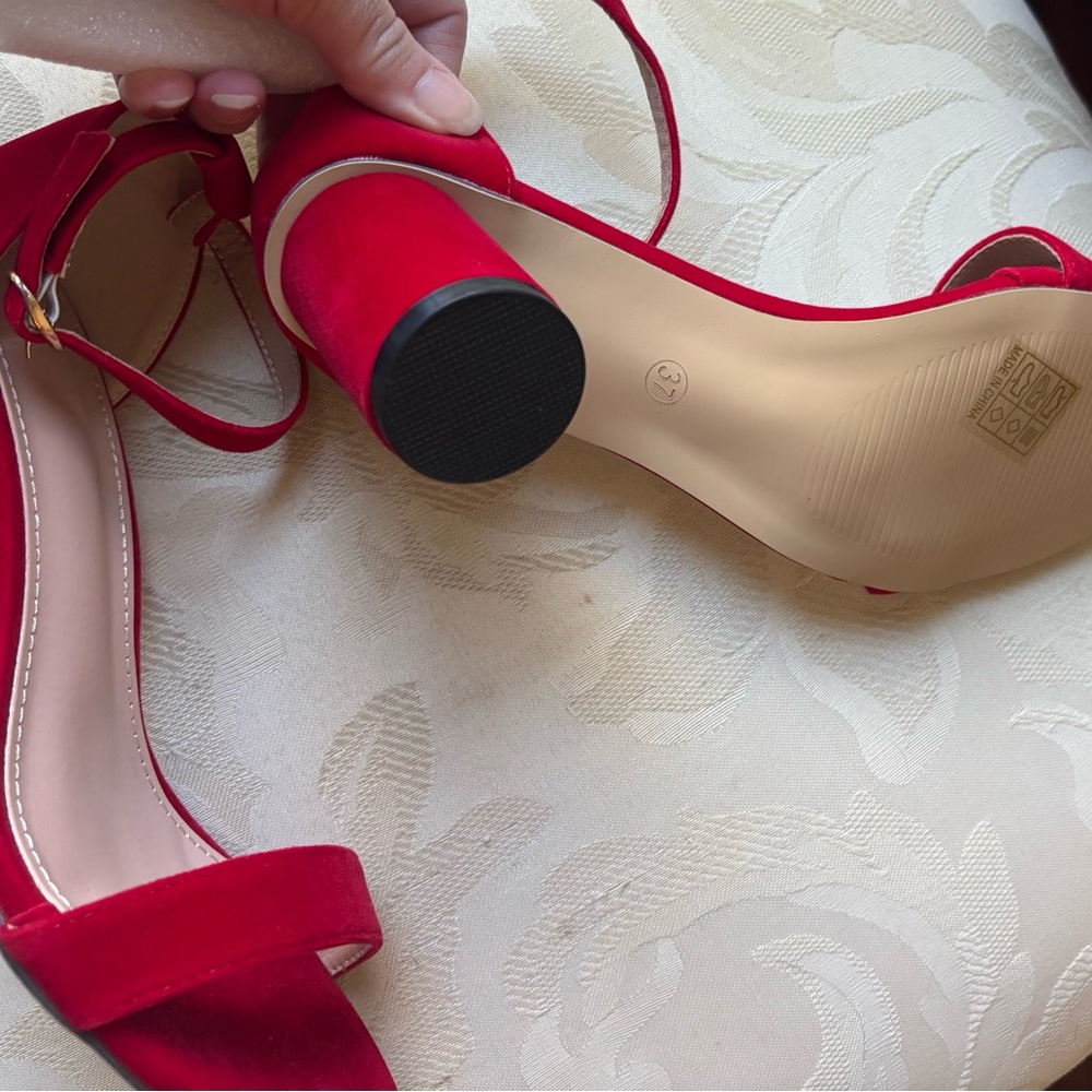 Red heels - Picture 4 of 6
